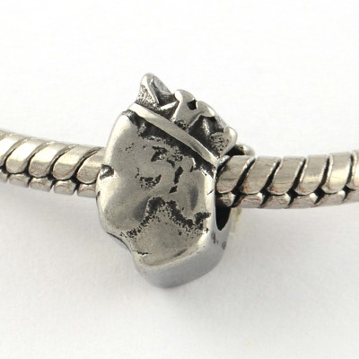 Princess head bead with surgical steel crown