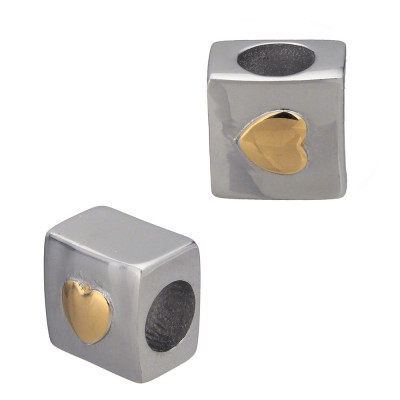 Bead cube with depicted hearts in two colors