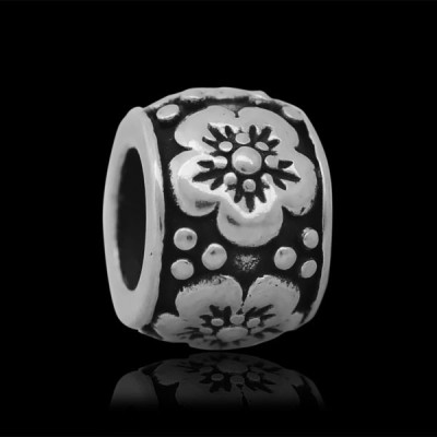 Bead with flower in the middle of surgical steel