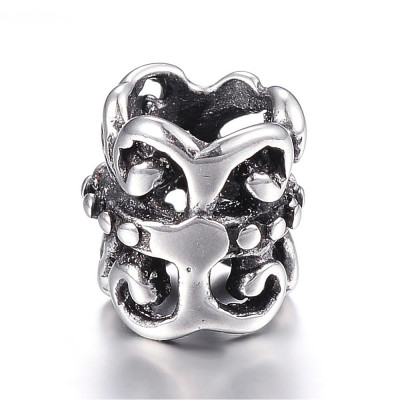 Small bead roller pruned with surgical steel ornament