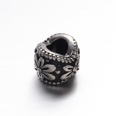 Bead with flower of surgical steel