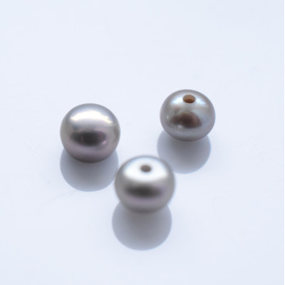 Natural freshwater pearl 5-5,5mm semi-drilled