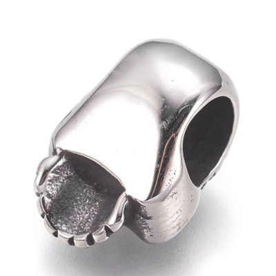 Bead skull with surgical steel chatons