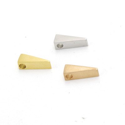 Bead wedge made of surgical steel in three color combinations