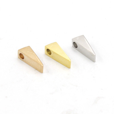 Bead wedge made of surgical steel in three color combinations