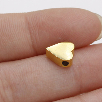 Heart bead in three color variants of surgical steel