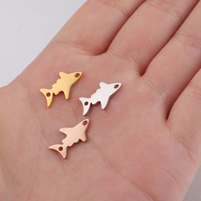 Shark connector in three color versions of surgical steel