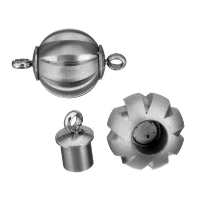 Magnetic fastening bead with eyelets middle surgical steel