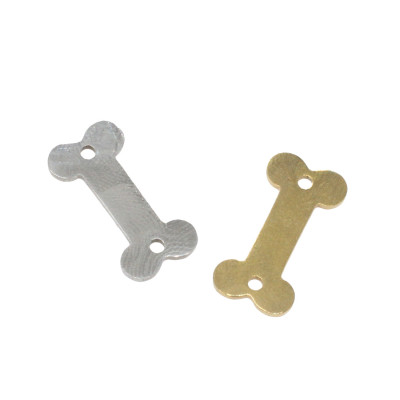 Konektor kostička ve dvou barevných variantách z chirurgické oceli