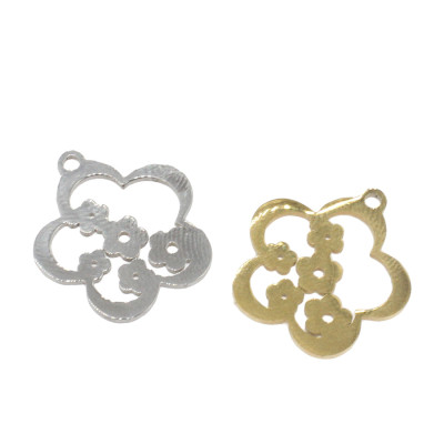 Pendant flower in two color variants surgical steel