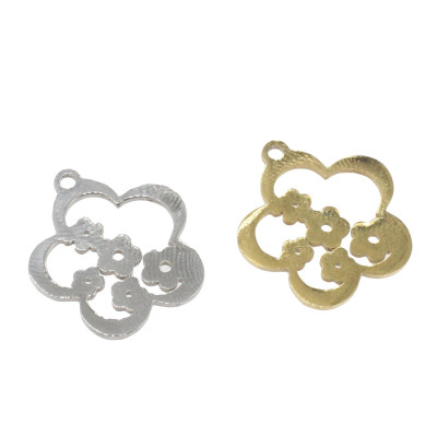 Pendant flower in two color variants surgical steel