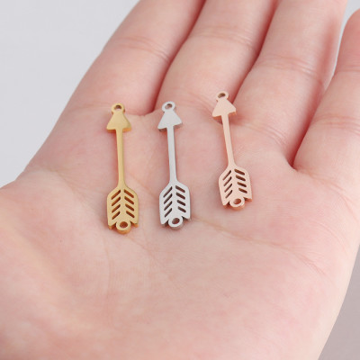 Arrow connector in three color variants of surgical steel