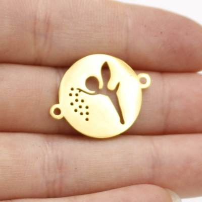 Konektor víla ve třech barevných variantách z chirurgické oceli