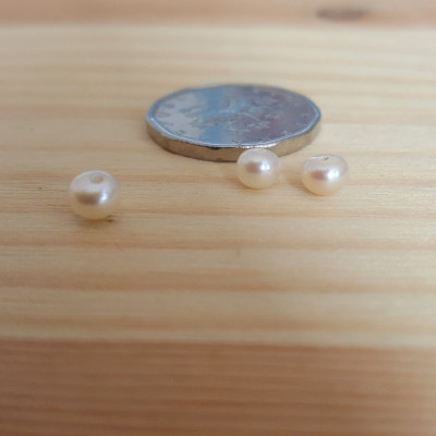 Perla sladkovodní bílá přírodní 4,5-5mm polovrtaná