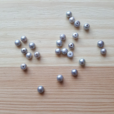 Perla sladkovodní přírodní šedofialová 4-4,5mm polovrtaná