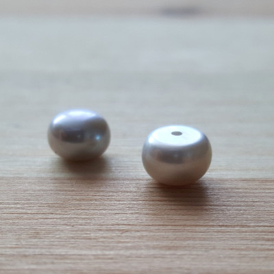 Natural gray freshwater pearl with metallic luster 8 -8,5mm drilled