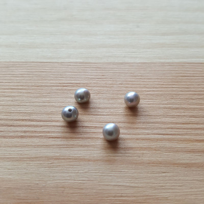 Natural freshwater pearl with metallic shine 4 -4,5mm semi-drilled