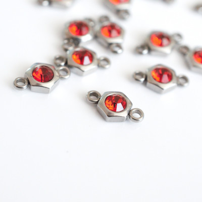 Hexagon connector with chaton Light Siam surgical steel