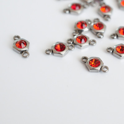 Hexagon connector with chaton Light Siam surgical steel