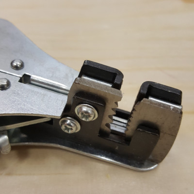 Stripping pliers