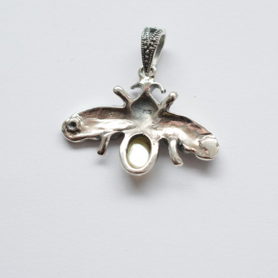 Bow tie pendant decorated with pyrite stones and inlaid with mother-of-pearl silver AG 925/1000
