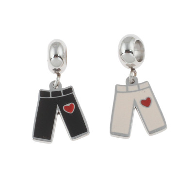Pendant pants with a heart in two color variants surgical steel
