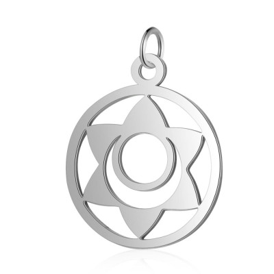 Pendant with a wheel eye with a flower in three color combinations