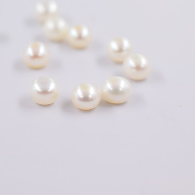 Perla sladkovodní bílá 5-5,5mm polovrtaná