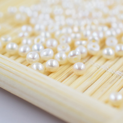 Freshwater pearl white 3-3,5mm semi-drilled