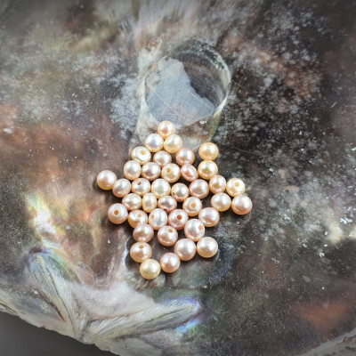 Sladkovodní perla bílá 3,5-4mm polovrtaná