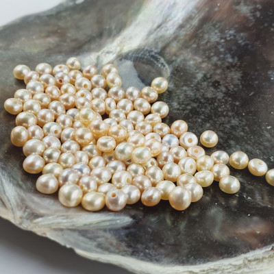 Freshwater pearl light 4-4.5 mm semi-drilled