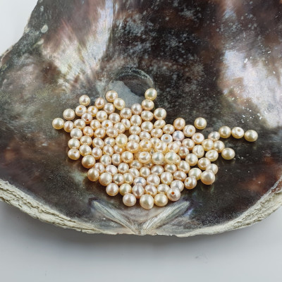 Freshwater pearl light 4-4.5 mm semi-drilled