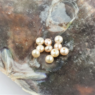 Freshwater pearl light 5-5.5mm half-drilled