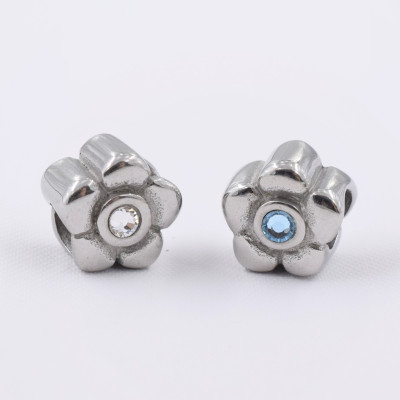 Bead flower with chaton in the middle of Crystal or Aquamarine, surgical steel