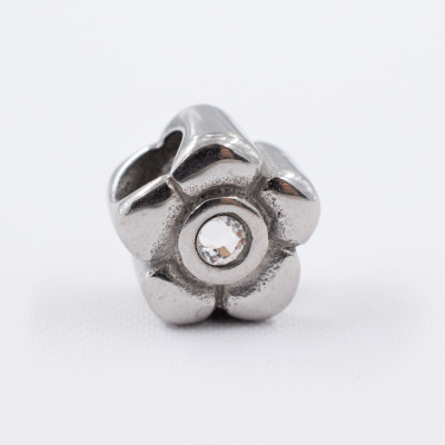 Bead flower with chaton in the middle of Crystal or Aquamarine, surgical steel