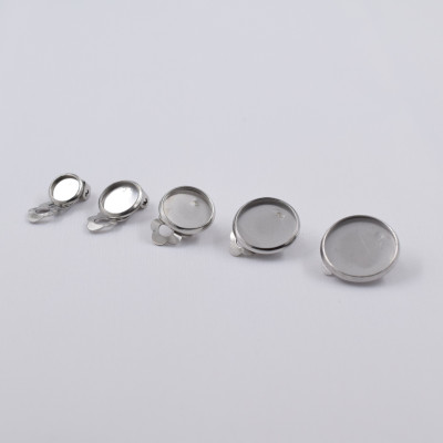Clip with bowl selection of 5 sizes of surgical steel bowl
