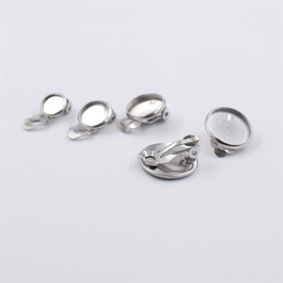 Clip with bowl selection of 5 sizes of surgical steel bowl