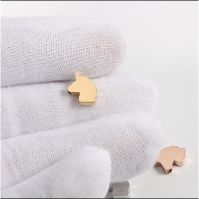 Korálek s malým průvlekem jednorožec chirurgická ocel 3 barevné varianty