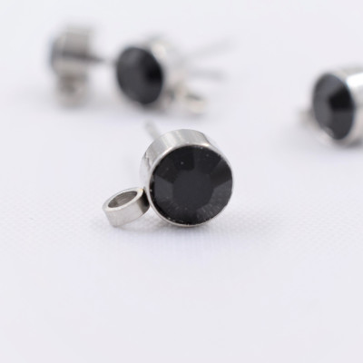 Puseta with chaton color JET black made of surgical steel