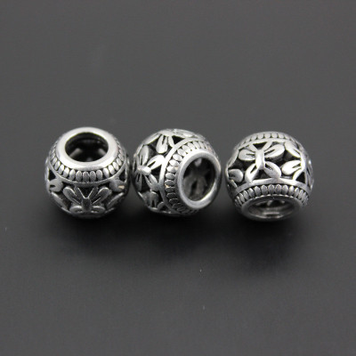 Pruned bead with a large thread decorated with surgical steel flowers