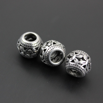 Pruned bead with a large thread decorated with surgical steel flowers