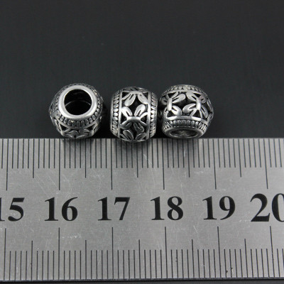 Pruned bead with a large thread decorated with surgical steel flowers