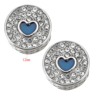 Korálek s emailovým srdíčkem vyrobený z chirurgické oceli