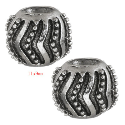 Large bead decorated with surgical steel wavy line