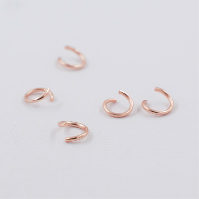 Spojovací kroužek  5 x 0,7mm ROSE GOLD z chirurgické oceli otevřený