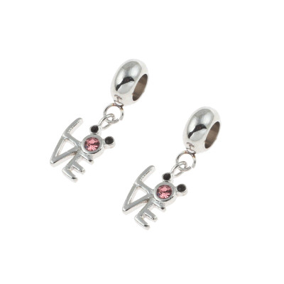 Očko s přívěskem s nápisem LOVE chirurgická ocel