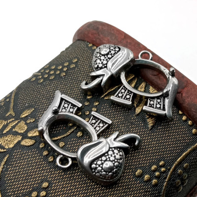 Elephant pendant for surgical steel cabochon