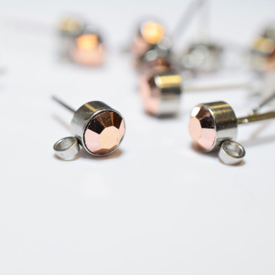 Puseta se šatonem barvy Crystal Capri gold z chirurgické oceli