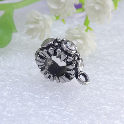 Bead with eyelet and chatons made of surgical steel