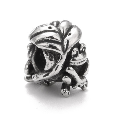 Bead two frogs hidden under a sheet of surgical steel